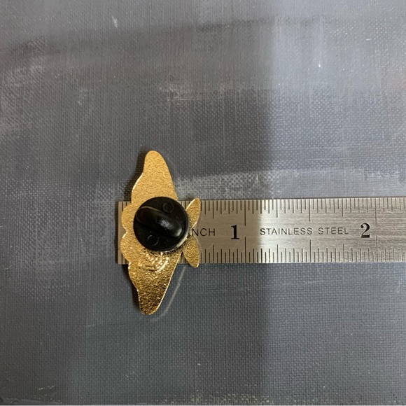 Eradura black moth pin pre-loved gold tone - Picture 9 of 9